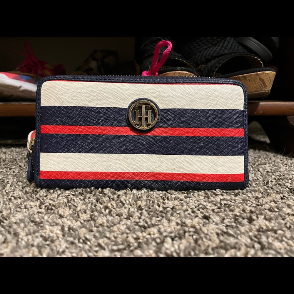Tommy Hilfiger clutch